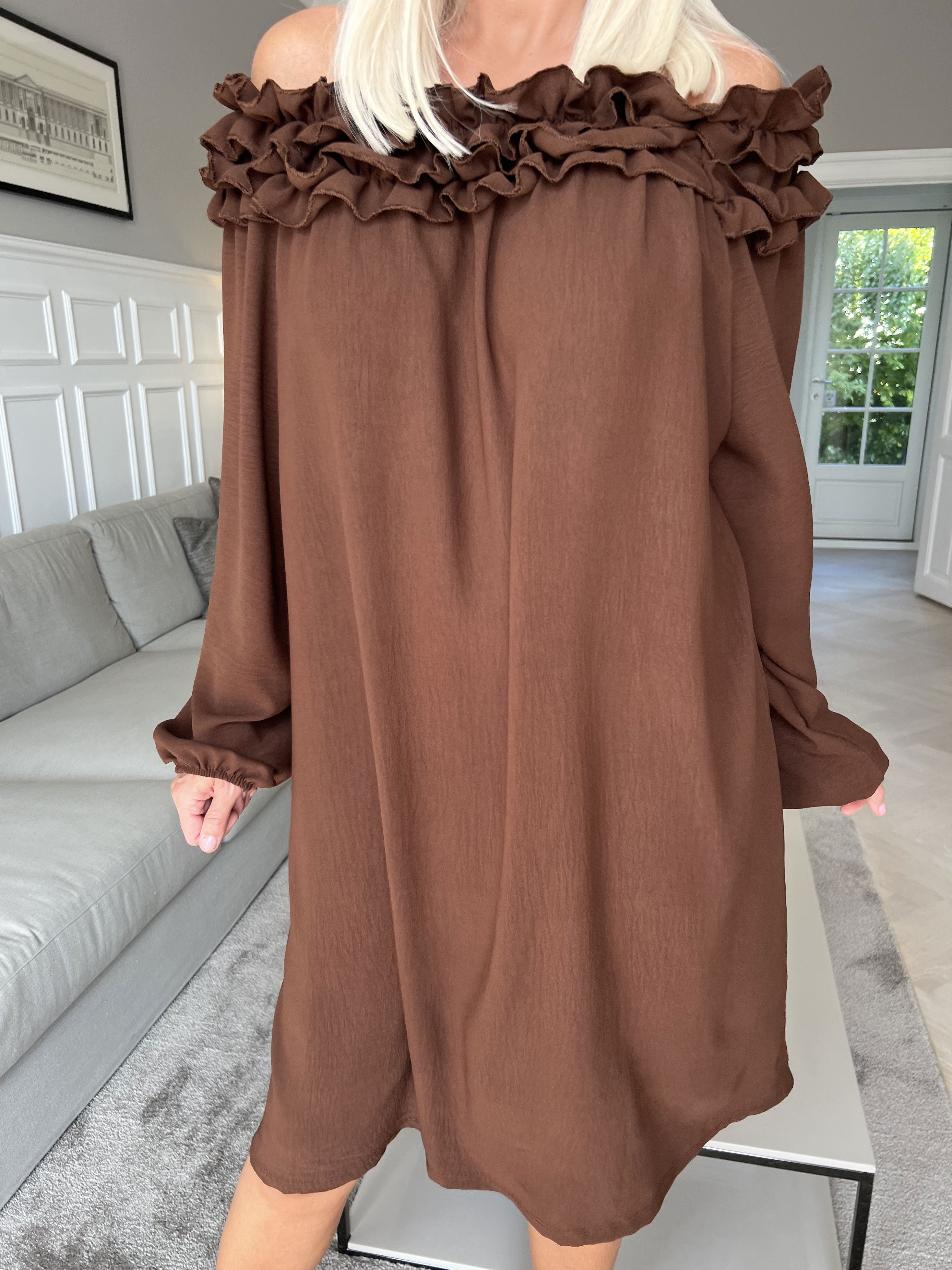 Chili Dress - Klänning med långa ärmar och volanger